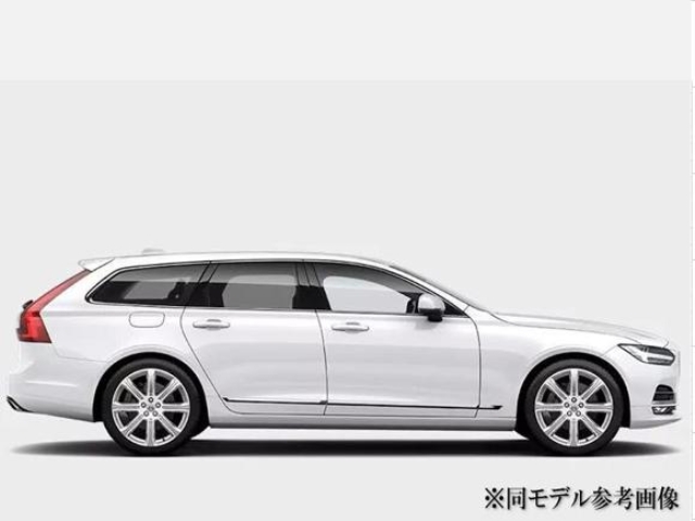 2017(H29)年　ボルボ　Ｖ９０　Ｄ車　右Ｈ　Ｔ５　モメンタム　★走行７００ｋｍ！★