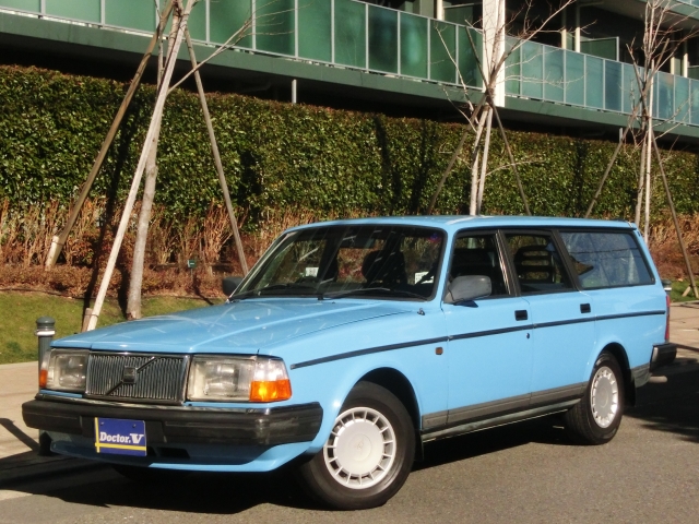 1988(S63)年　ボルボ　２４０ワゴン　Ｄ車　左Ｈ　ＧＬ　メッキモール・クリアレンズ仕様　８８年スモールウィンドウ