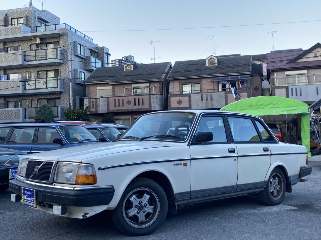 1989(H01)年　ボルボ　２４０セダン　Ｄ車　右Ｈ　ＧＬ　ＣＤデッキ装備　当店買取車