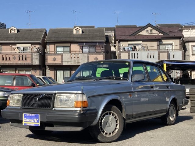 1993(H05)年　ボルボ　２４０セダン　Ｄ車　右Ｈ　最終型ＴＡＣＫ　委託販売中