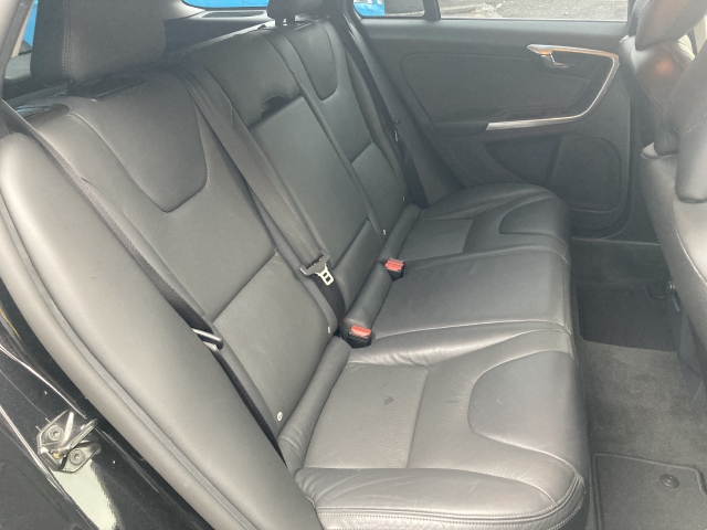 ボルボ V60 D車 右H ドライブe セーフティーPKG 記録簿 ボルボ V60 D車 右H ドライブe セーフティーPKG 記録簿