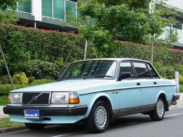 1989年　ボルボ　２４０セダン　Ｄ車　右Ｈ　ＧＬ　メッキモール使用！　希少な水色のカラー
