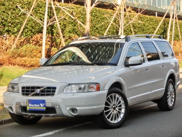 2007年　ボルボ　ＸＣ７０Ⅱ　Ｄ車　右Ｈ　２．５Ｔ　クラシック　４ＷＤ　【ボディ同色バンパー】　社外ナビ・ＨＩＤ付