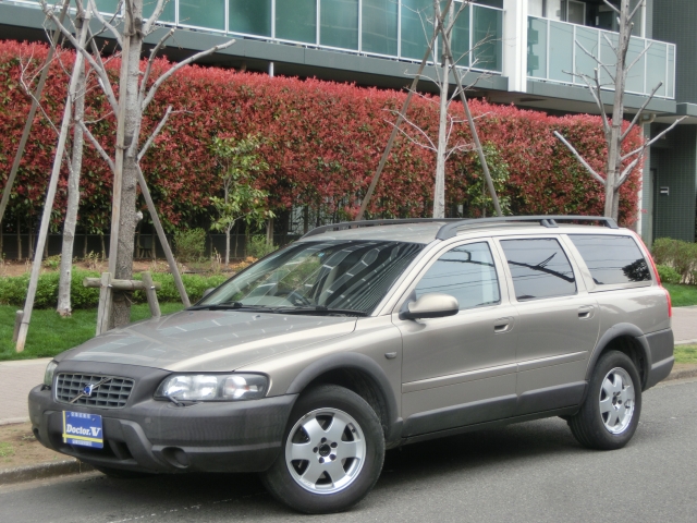 2001年　ボルボ　ＸＣ７０Ⅱ　Ｄ車　右Ｈ　【２．４Ｔ】ＡＷＤ　ベージュ革＆ゴールドでお洒落　車検２８年３月まで