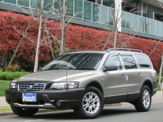 2004年　ボルボ　ＸＣ７０Ⅱ　Ｄ車　右Ｈ　【特別限定車　アドベンチャーリミテッドＥＤ】２．５Ｔ　電動サンルーフ装備☆