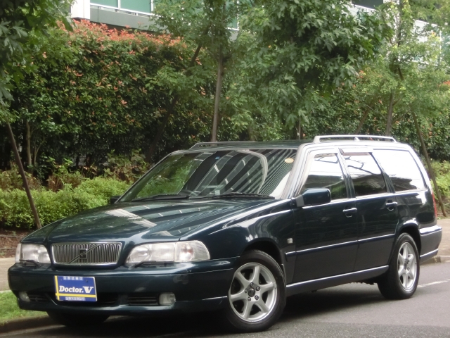 1998年　ボルボ　Ｖ７０Ⅰ　Ｄ車　右Ｈ　【２．５－２０Ｖ】ウッドパネル　記録簿・取説付