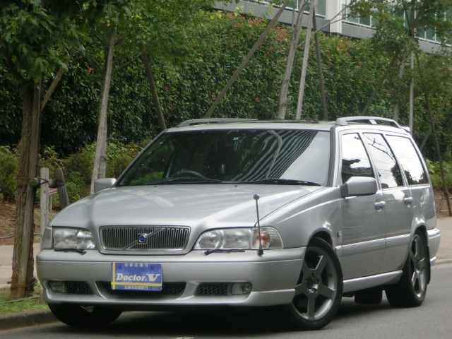 2000年　ボルボ　Ｖ７０Ⅰ　Ｄ車　右Ｈ　【５００台特別限定】Ｒ　ＡＷＤ　黒革・サンルーフ