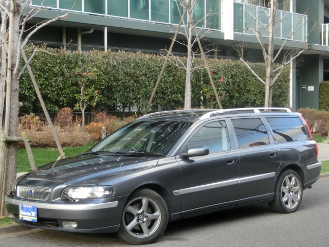 2004年　ボルボ　Ｖ７０Ⅱ　Ｄ車　右Ｈ　【限定車】チタニウムエディション　限定カラー・サンルーフ