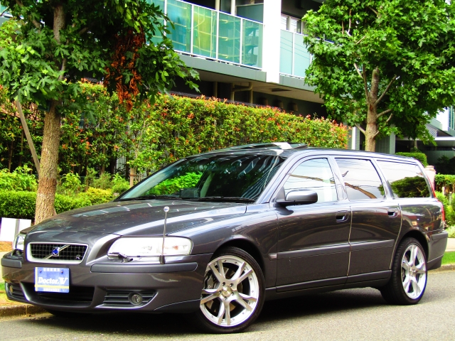 2004年　ボルボ　Ｖ７０Ⅱ　Ｄ車　右Ｈ　【限定車Ｒ　ＡＷＤ】　ターボ搭載３００ｐｓ！