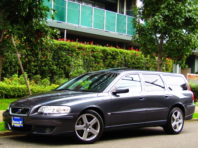 2003年　ボルボ　Ｖ７０Ⅱ　Ｄ車　右Ｈ　【限定車Ｒ　ＡＷＤ】ＨＤＤナビ搭載　Ｒ専用ブルーメーター