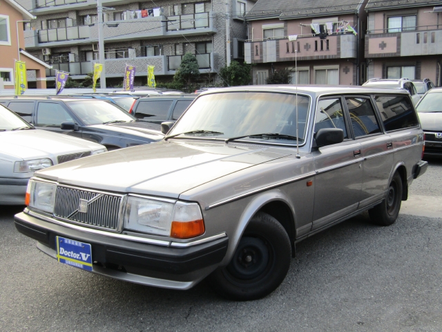 1990年　ボルボ　２４０ワゴン　Ｄ車　右Ｈ　ＧＬ　タイベル交換済